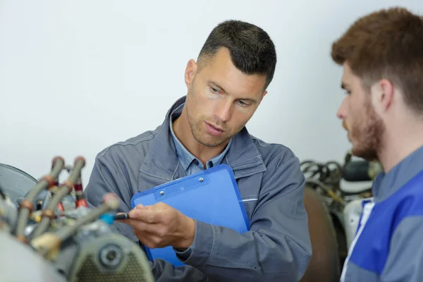 Two Men Looking Engine Failure — Stock Photo, Image