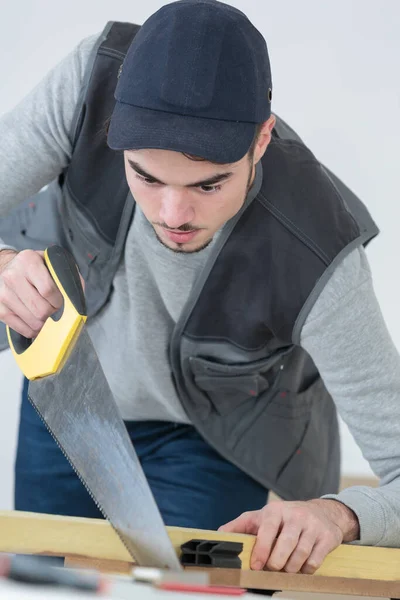 Zelfverzekerde Jonge Ambachtsman Werkplaats — Stockfoto