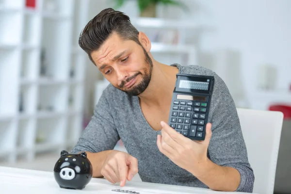 Homme Visage Triste Tenant Une Calculatrice — Photo