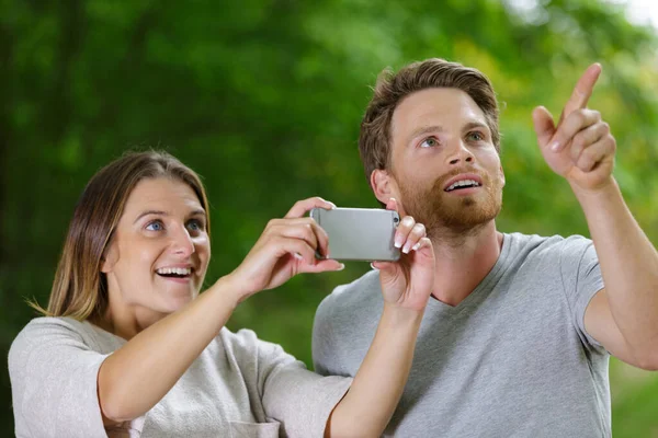 Travel Tourists Taking Phone Pictures Forest — Stock Photo, Image