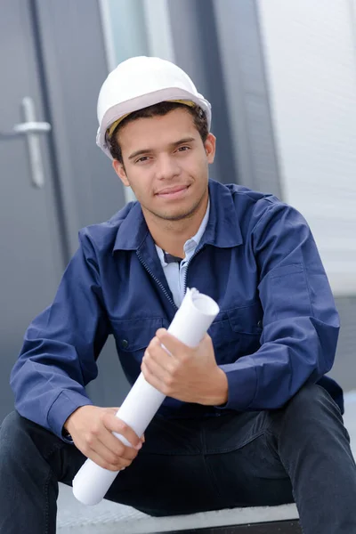 Joven Ingeniero Casco — Foto de Stock