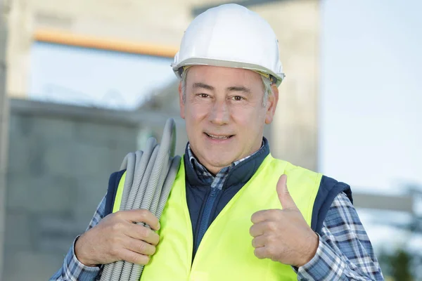 Lächelnder Und Erfolgreicher Bauarbeiter — Stockfoto