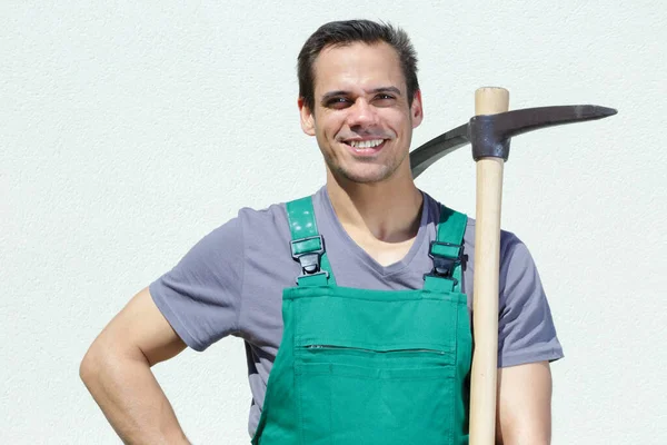 Mannelijke Boer Poseren Bedrijf Schoffel — Stockfoto