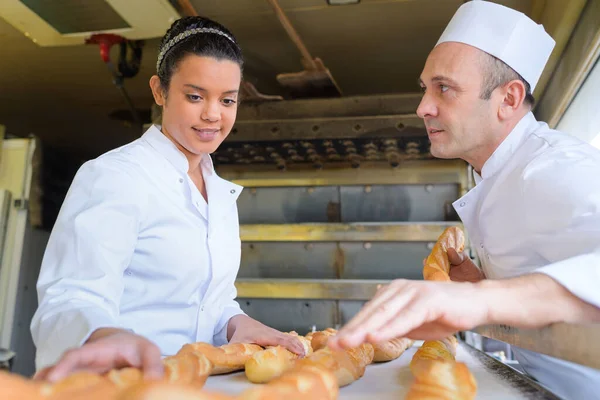 Padeiros Estão Fazendo Pão — Fotografia de Stock