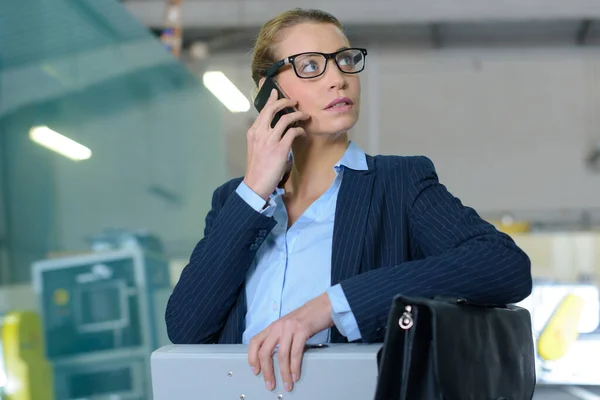 Portret Blondynki Bizneswoman Telefonem — Zdjęcie stockowe