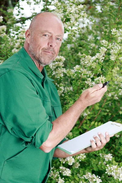 Agricultor Con Cuaderno Lápiz — Foto de Stock