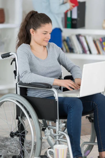 Kobieta Niepełnosprawna Telekomunikacja Kobieta — Zdjęcie stockowe