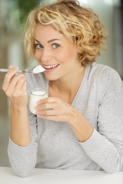 Portrait Cheerful Female Eating Yogurt — Stock Photo, Image