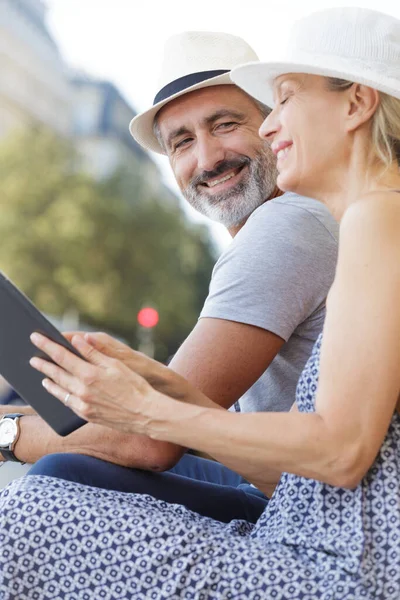 Pareja Madura Relajarse Después Compras — Foto de Stock