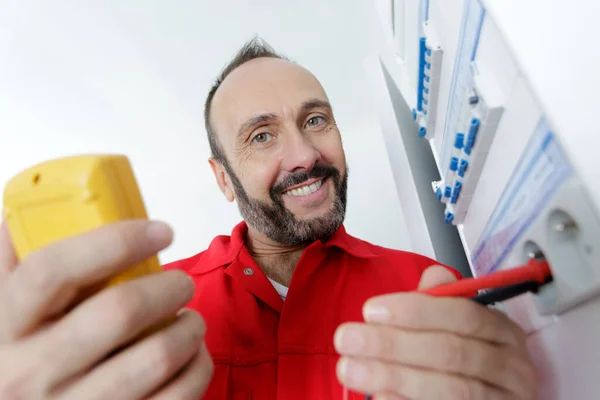 Šťastný Elektrikář Inženýr Pracovník — Stock fotografie