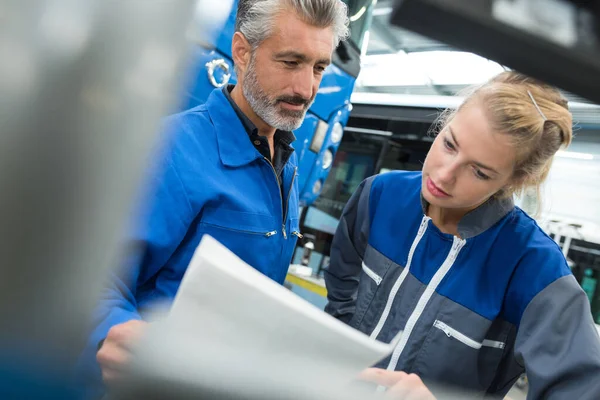 Žena Muž Mechanika Kamionu — Stock fotografie