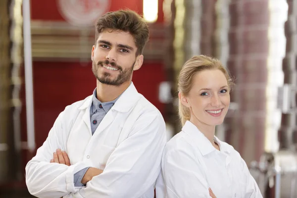 Porträt Von Arbeitern Chemischen Labor Der Manufaktur — Stockfoto