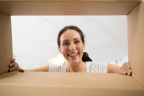 Surprised Young Female Opening Carton Box — Stock Photo, Image