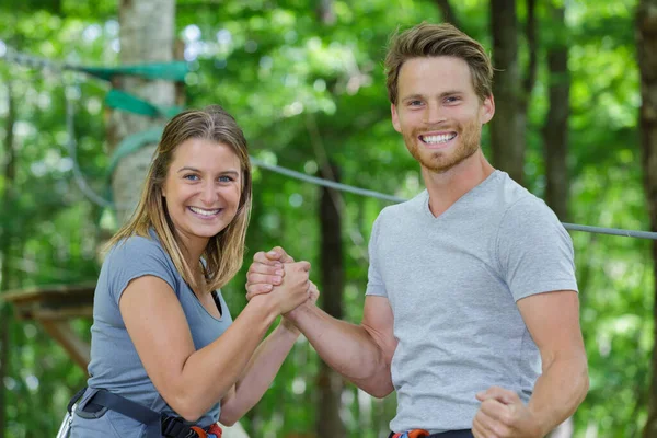 Young Man Woman Arm Wrestling Adventure Course — Stock Photo, Image