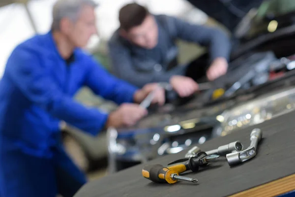 Concetto Apprendista Lavoro Garage — Foto Stock