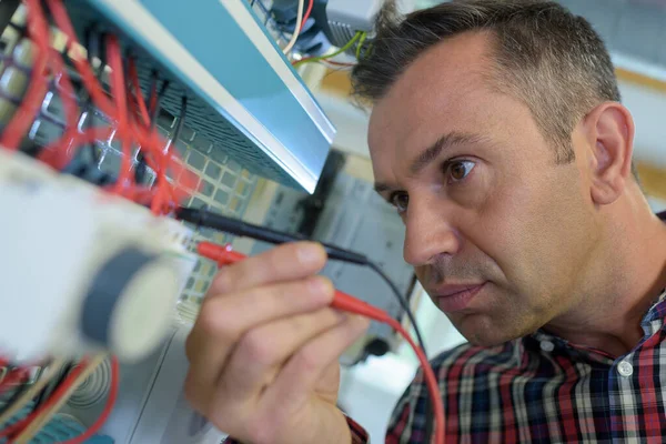 Electrical Engineer Testing Power — Stock Photo, Image