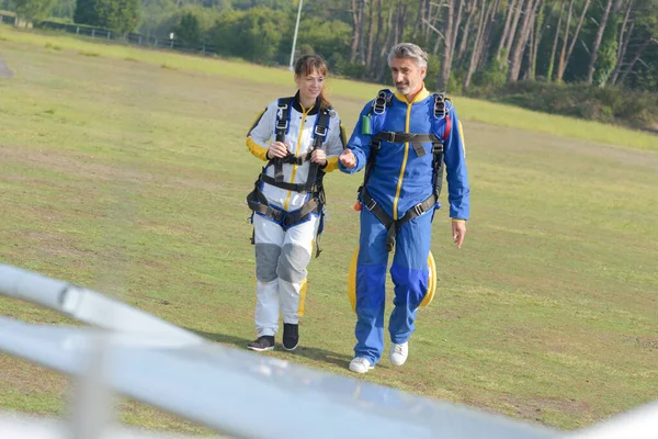 Une Femme Veut Faire Parachutisme — Photo