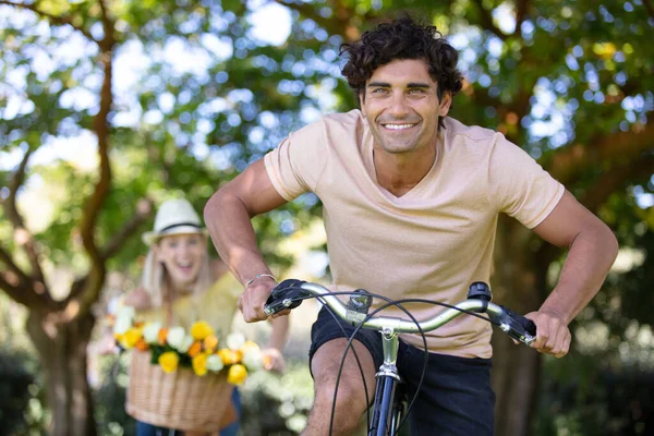 Happy Couple Chasing Each Other Bike — Stock Photo, Image