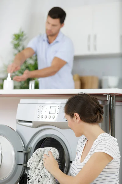Man Woman Doing Chores Together — Stock Photo, Image