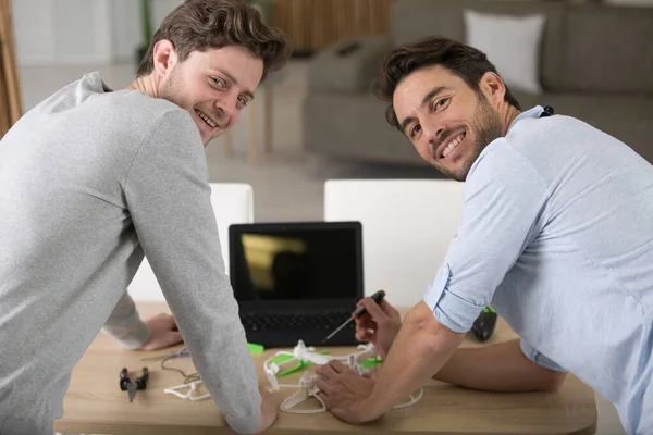 Portrait Men Repairing Drone — Stock Photo, Image