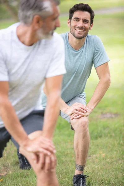 Amigos Masculinos Ejercicio Relajarse Concepto — Foto de Stock