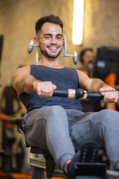 Hombre Feliz Haciendo Ejercicio Remo — Foto de Stock