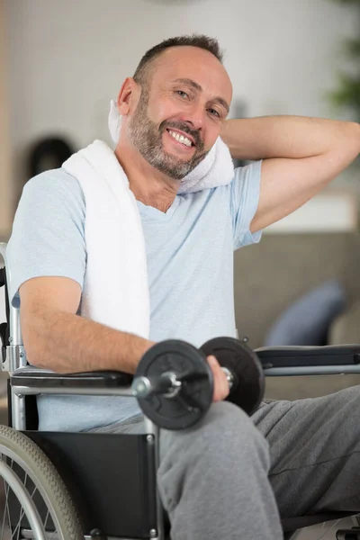 Jovem Bonito Deficiente Paraplégico Homem Cadeira Rodas — Fotografia de Stock