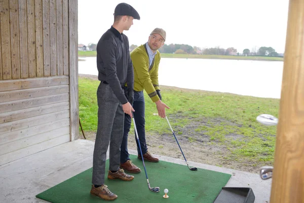 Retrato Duas Pessoas Fazendo Golfe — Fotografia de Stock