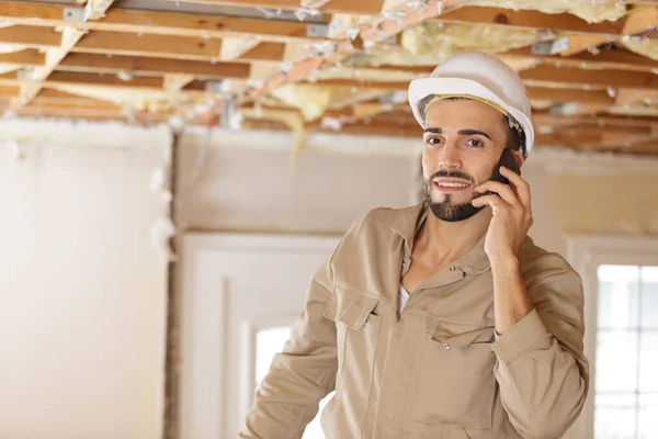 Hombre Constructor Teléfono —  Fotos de Stock
