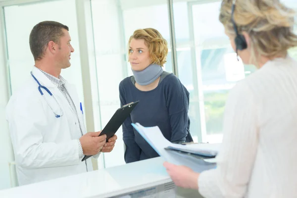 Woman Wearing Neck Support Hospital Reception Desk — Stock Photo, Image