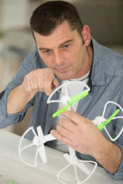 Handsome Man Repairing Drone Screwdriver — Stock Photo, Image