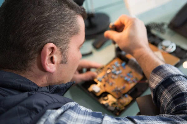 Man Examines Laptop Clean Thermal Paste — Stock Photo, Image