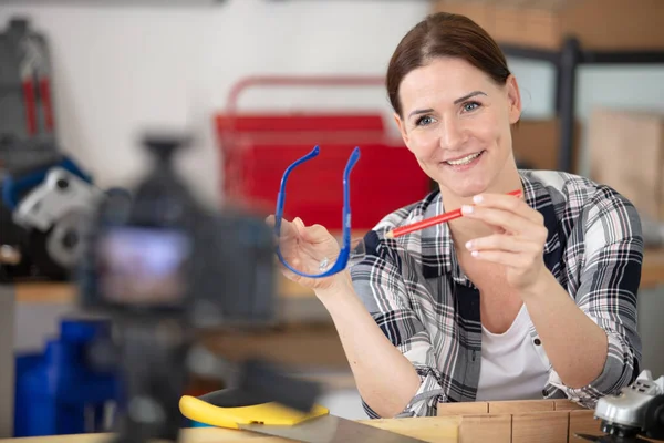 Female Blogger Filming Crafts Film Showing Pair Goggles — Stock Photo, Image