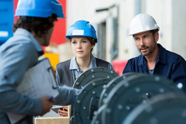 Trabajadores Una Fábrica Metal — Foto de Stock