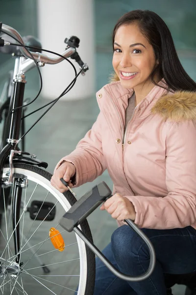 Happy Woman Locks Bike — Stock Photo, Image