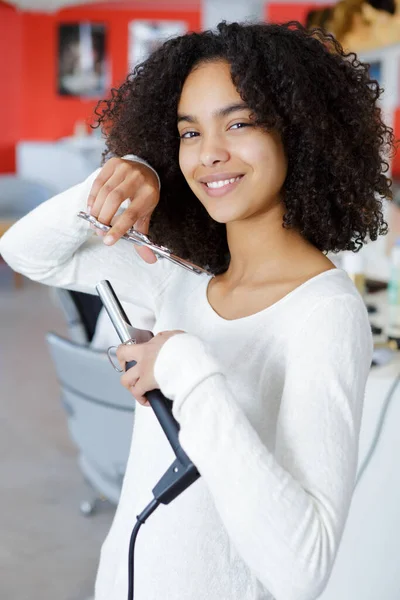 Portrait Coiffure Étudiante Fille Dans Salon Coiffure — Photo