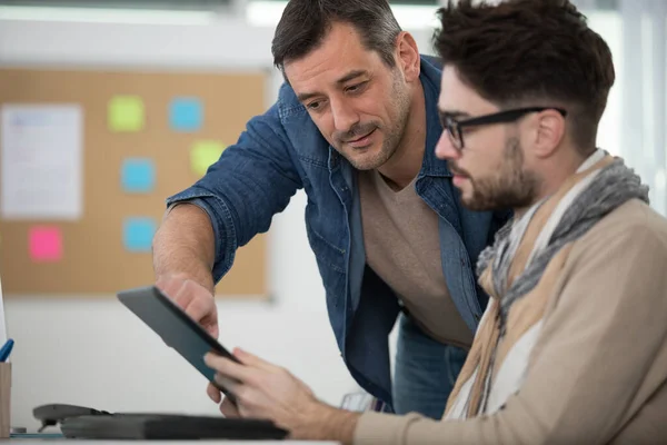 Teacher Guiding Student Using Tablet — Stock Photo, Image