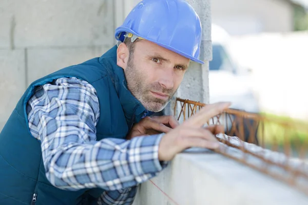 Constructor Hombre Durante Los Trabajos Preparatorios —  Fotos de Stock