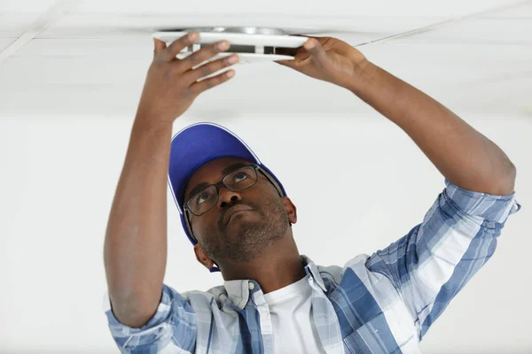 Male Electrician Repairs Ceiling — Stock Photo, Image