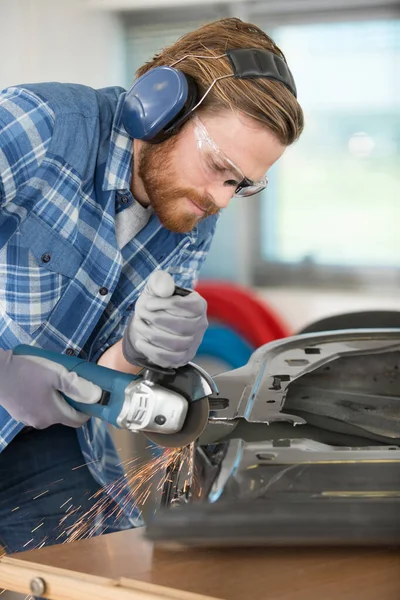 Monteur Met Behulp Van Een Haakse Slijper — Stockfoto