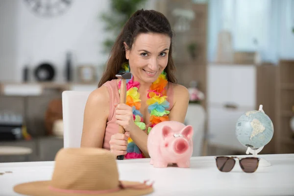 Woman Breaking Piggy Bank Travelling — Stock Photo, Image
