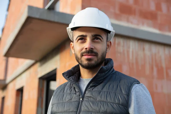 Porträt Eines Reifen Männlichen Arbeiters Auf Einer Baustelle — Stockfoto