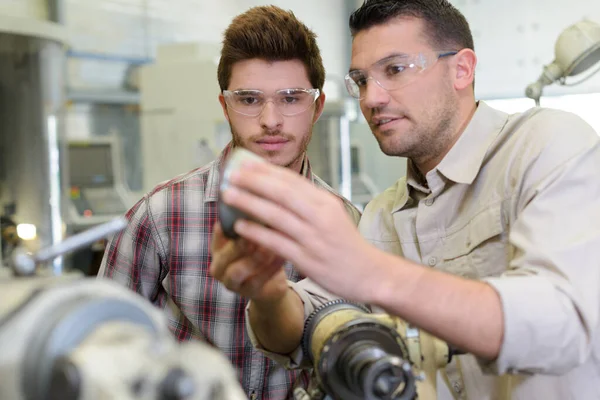 Two Male Engineers Examining Component — Stock Photo, Image