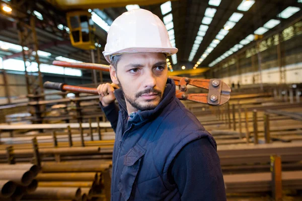 Trabalhador Com Ferramentas Fábrica — Fotografia de Stock