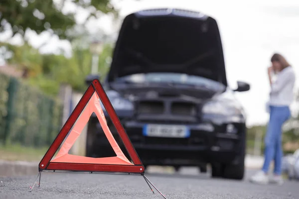 Femme Triangle Accident Voiture — Photo