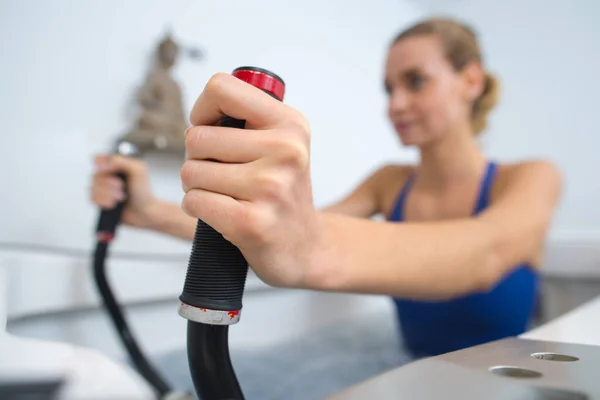 Femme Dans Piscine Faisant Des Exercices Aquabike — Photo