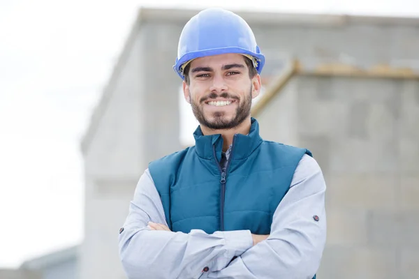 Obrero Construcción Con Brazos Cruzados —  Fotos de Stock