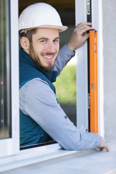 Feliz Sorrindo Ferramenta Construtor Segurando — Fotografia de Stock