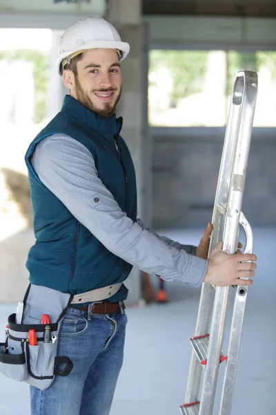 Confident Young Builder Ladder — Stock Photo, Image