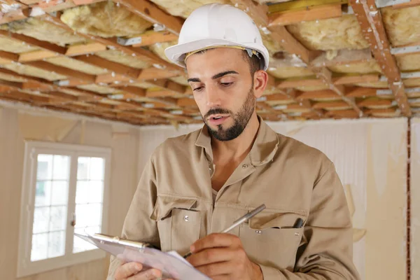 Young Builder Making Notes Property — Stock Photo, Image